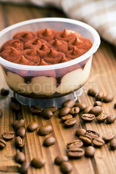 Dessert tiramisu grains de café table de cuisine alimentaire gâteau Photo stock © jirkaejc