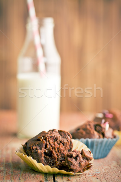 Cioccolato muffins vecchio tavolo in legno colazione grasso Foto d'archivio © jirkaejc