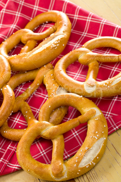 [[stock_photo]]: Bretzels · table · de · cuisine · fraîches · boulangerie · Allemagne · brun