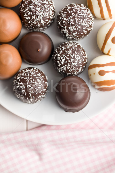 Cioccolato coperto tavolo da cucina compleanno torta candy Foto d'archivio © jirkaejc