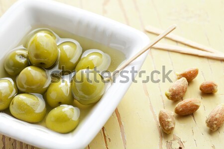 Groene olijven keramische kom oude tabel Stockfoto © jirkaejc