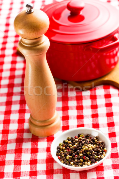 Pepe legno macinapepe tavolo da cucina alimentare legno Foto d'archivio © jirkaejc