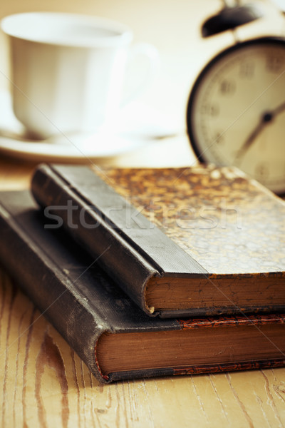 Oude vintage boeken houten tafel papier textuur Stockfoto © jirkaejc