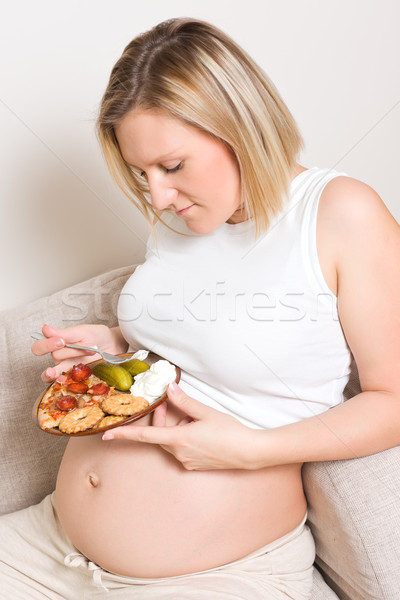 Mujer embarazada comer dulce sal agrio mujer Foto stock © jirkaejc