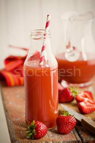 草莓 果汁 玻璃 復古 過濾 水果 商業照片 © jirkaejc