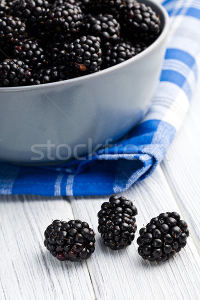 Foto d'archivio: BlackBerry · frutta · tavolo · da · cucina · sfondo · colore