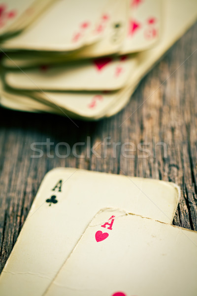 Vecchio carte tavolo in legno club casino nero Foto d'archivio © jirkaejc