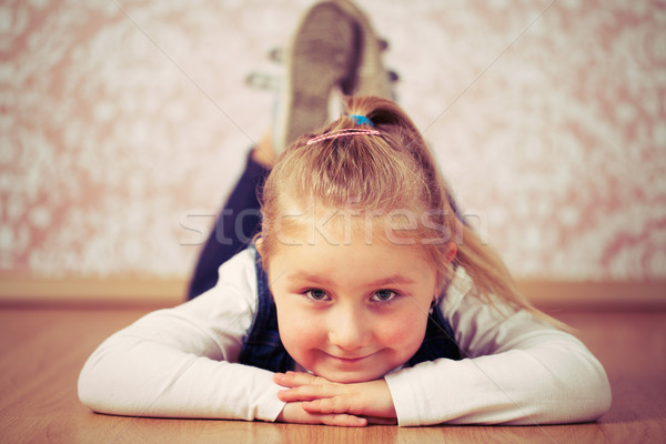 Stock fotó: Gyönyörű · kislány · padló · szemek · haj · vicces