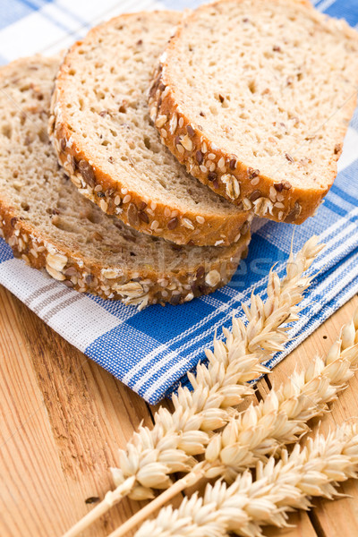 Pieczywo pełnoziarniste stół kuchenny chleba pszenicy ziarna posiłek Zdjęcia stock © jirkaejc
