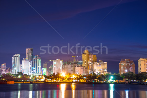 Moderna noche vista agua casa ciudad Foto stock © jkraft5