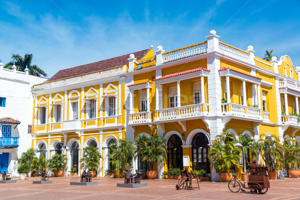 Yellow and White Colonial Building Stock photo © jkraft5