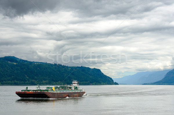 Barge in Columbia River Stock photo © jkraft5