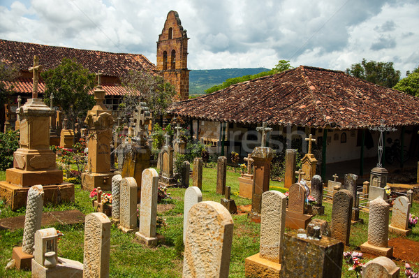 Cementerio cielo cruz verde muerte piedra Foto stock © jkraft5