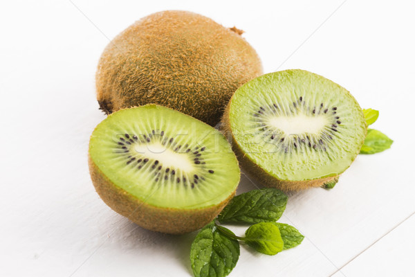 Sappig kiwi vruchten mint bladeren achtergrond Stockfoto © joannawnuk