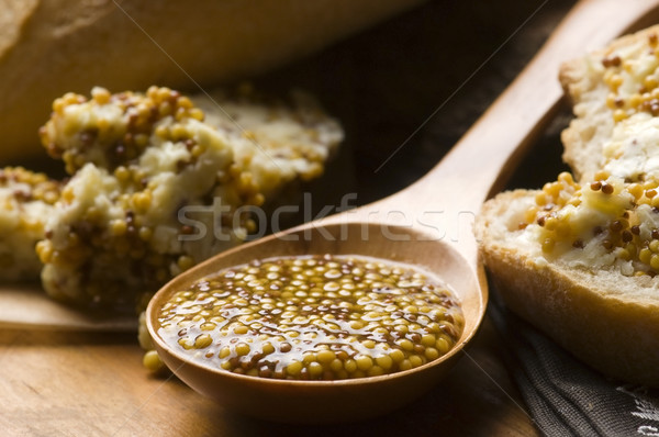 Mustar alimente pâine bord lipi iarbă Imagine de stoc © joannawnuk