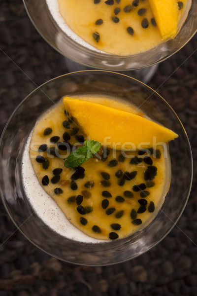 Dessert passion fruits menthe alimentaire bois Photo stock © joannawnuk