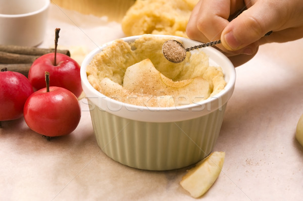 Foto stock: Detalle · nino · manos · pastel · de · manzana · nina