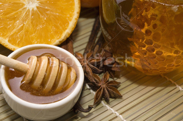 Friss méz méhsejt fűszer gyümölcsök citromok Stock fotó © joannawnuk