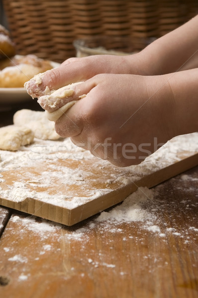 Detail Hände Kneten Mädchen Küche Kuchen Stock foto © joannawnuk