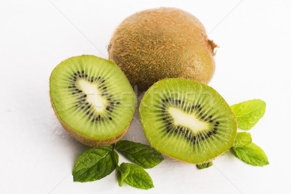 Sappig kiwi vruchten mint bladeren achtergrond Stockfoto © joannawnuk