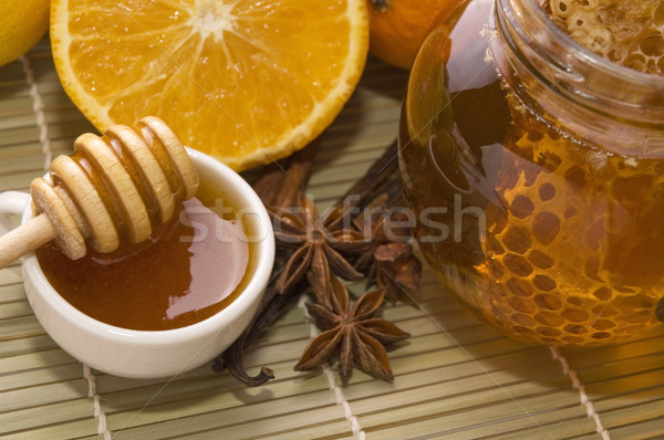 Friss méz méhsejt fűszer gyümölcsök citromok Stock fotó © joannawnuk
