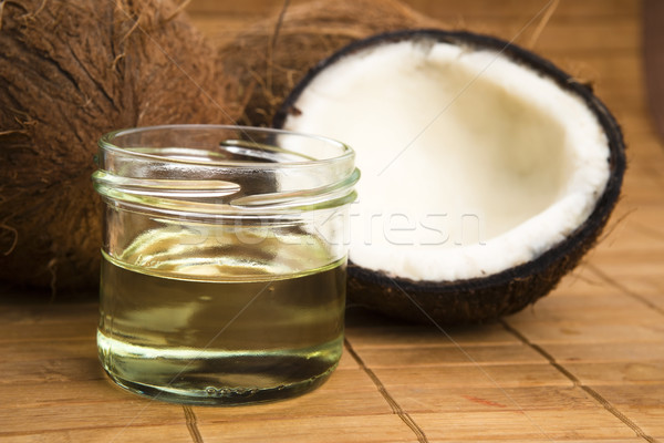 Nucă de cocos ulei alternativ terapie natură verde Imagine de stoc © joannawnuk