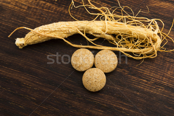 Foto stock: Ginseng · raiz · pílulas · comida · medicina · pílula