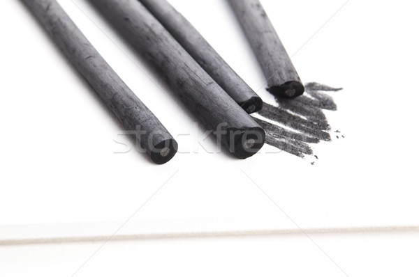 Schwarz Holzkohle Werkzeuge weiß Zeichnung Stock foto © joannawnuk