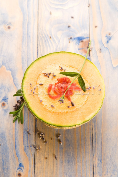 Foto d'archivio: Fresche · melone · zuppa · prosciutto · lavanda · fiore