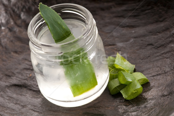 Aloe suc proaspăt frunze frunze sticlă Imagine de stoc © joannawnuk