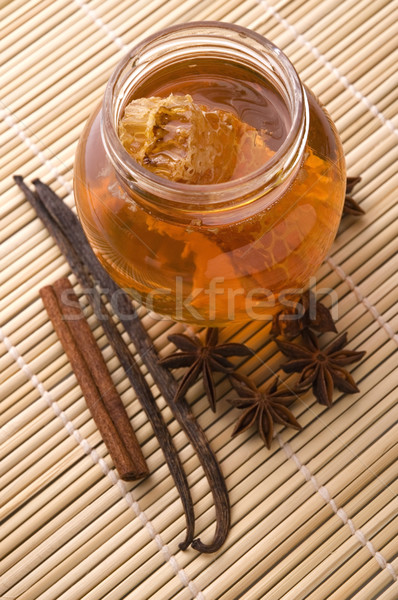 Friss méz méhsejt fűszer fahéj vanília Stock fotó © joannawnuk