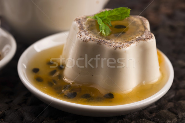 Dessert Leidenschaft Obst mint Essen Glas Stock foto © joannawnuk