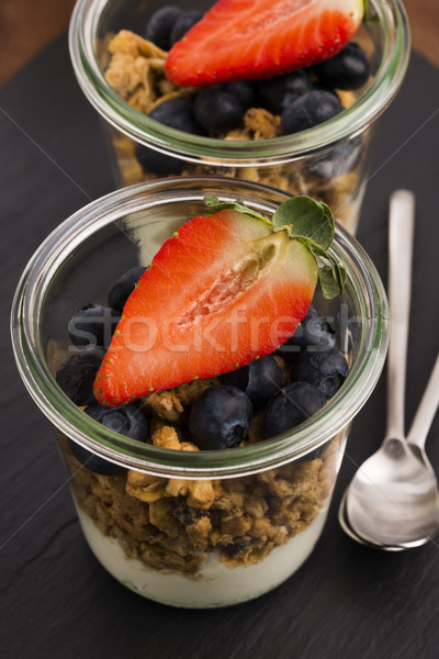 Muesli yogurt fresche frutti di bosco legno frutta Foto d'archivio © joannawnuk