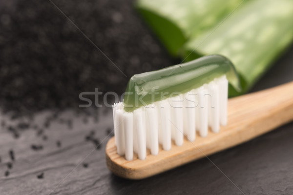 Foto stock: Escova · de · dentes · creme · dental · aloés · fundo · dentista · bambu