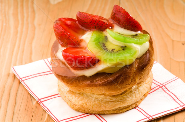 [[stock_photo]]: Français · gâteau · fraîches · fruits · restaurant · rouge