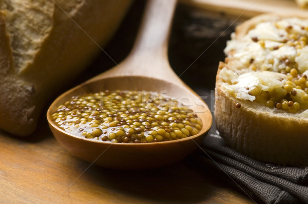 Mustar alimente pâine bord lipi iarbă Imagine de stoc © joannawnuk