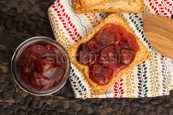 Zdjęcia stock: śniadanie · wiśniowe · jam · toast · szkła · kuchnia