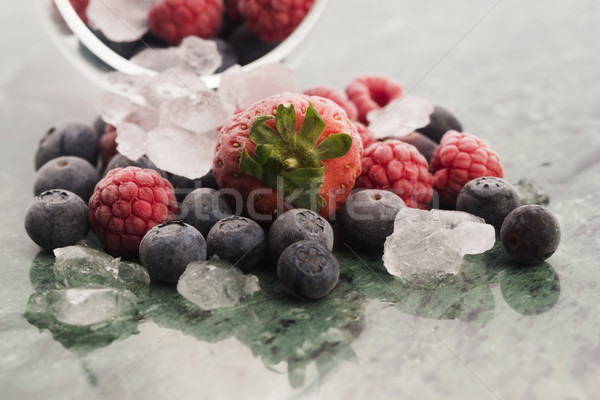 Primer plano tiro congelado frambuesas fresas Foto stock © joannawnuk