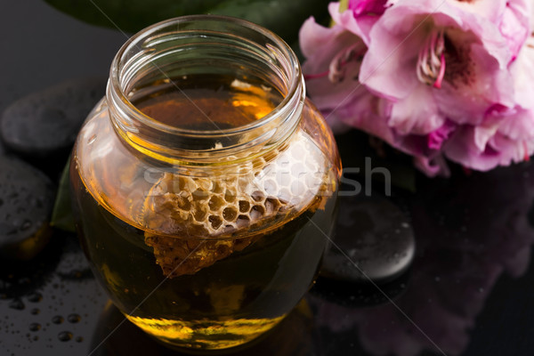 Proaspăt miere fagure de miere natură portocaliu aur Imagine de stoc © joannawnuk