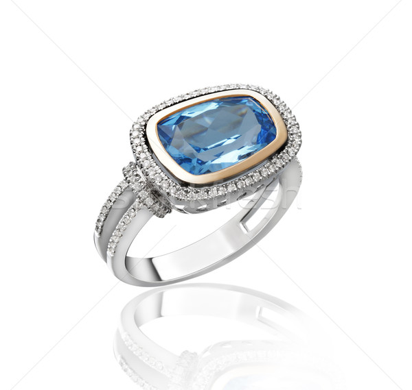Nice frumos safir inel alb albastru Imagine de stoc © JohnKasawa