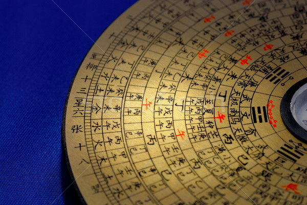 中國的 風水 指南針 字 跡象 商業照片 © johnkwan