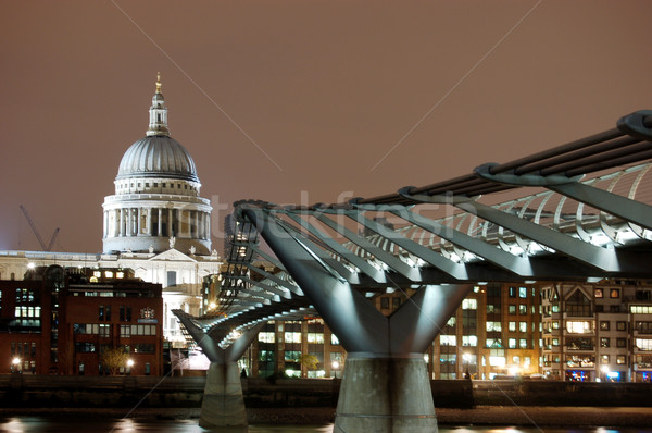 [[stock_photo]]: Cathédrale · Londres · nuit · eau · lumière · église