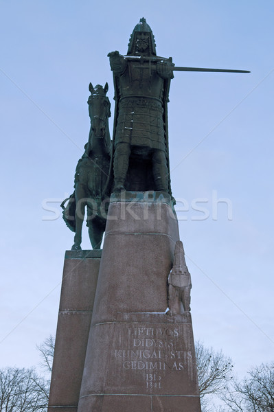 Statue Vilnius Litauen mittelalterlichen Kathedrale Platz Stock foto © johnnychaos