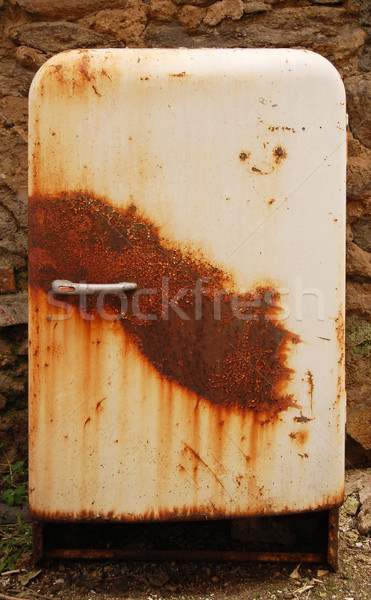 Edad Rusty refrigerador roto nevera alimentos Foto stock © johnnychaos