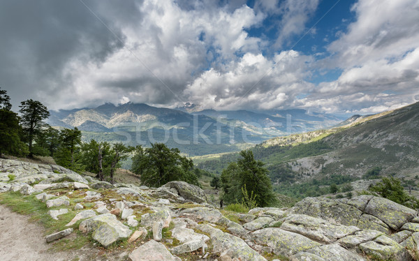 View montagna brano nubi cielo blu distanza Foto d'archivio © Joningall