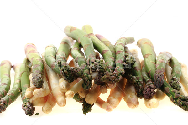 Groene witte asperges geïsoleerd lege voorjaar Stockfoto © jonnysek