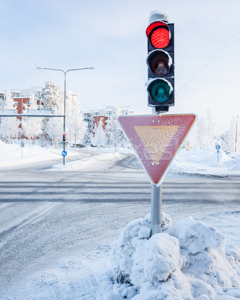 ストックフォト: 赤 · 信号 · 冬 · 道路 · 市 · 光