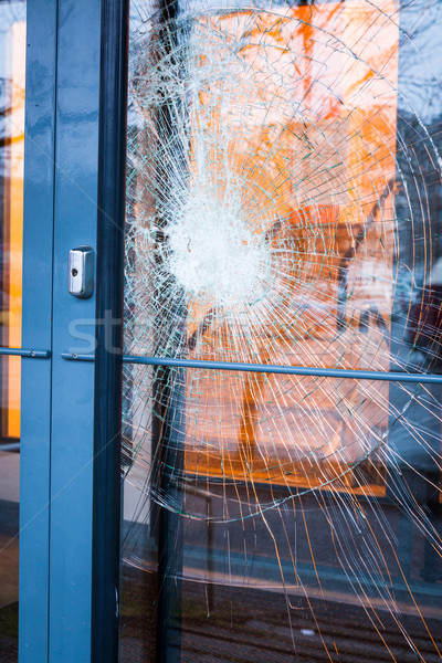 Gebroken glas voordeur buiten huis home deur Stockfoto © Juhku