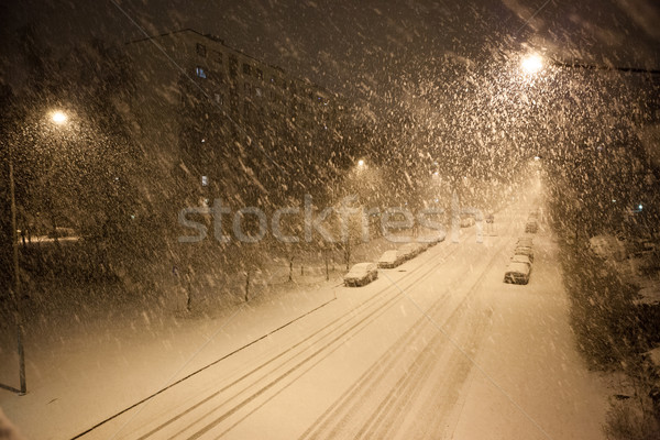 Queda de neve vazio estrada noite subúrbio luz Foto stock © Juhku