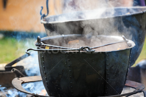 Suppe Kochen mittelalterlichen Topf gesunden Essen Stock foto © Juhku